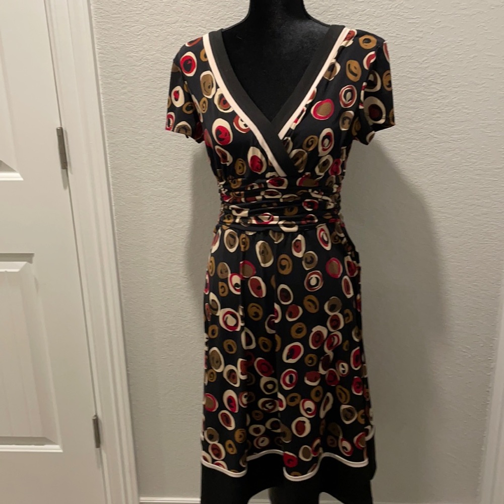 Sandra Darren Size 12, stretch dress with v-neck front and v-back